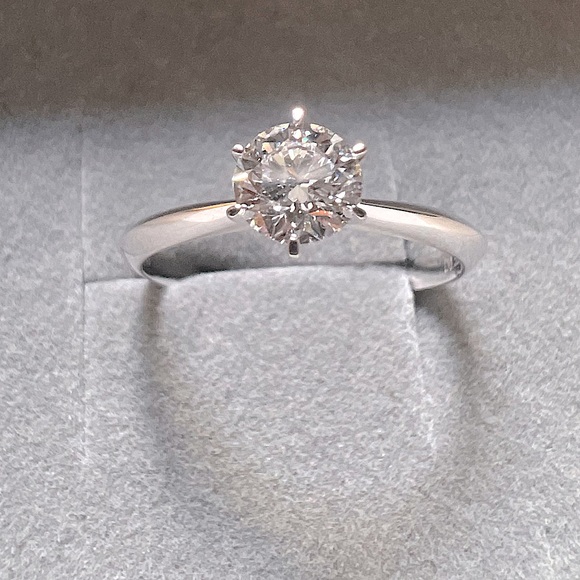 Elegant 6-Prong Tiff Style Diamond Engagement Ring 14k Solid White Gold with IGI - Picture 2 of 5